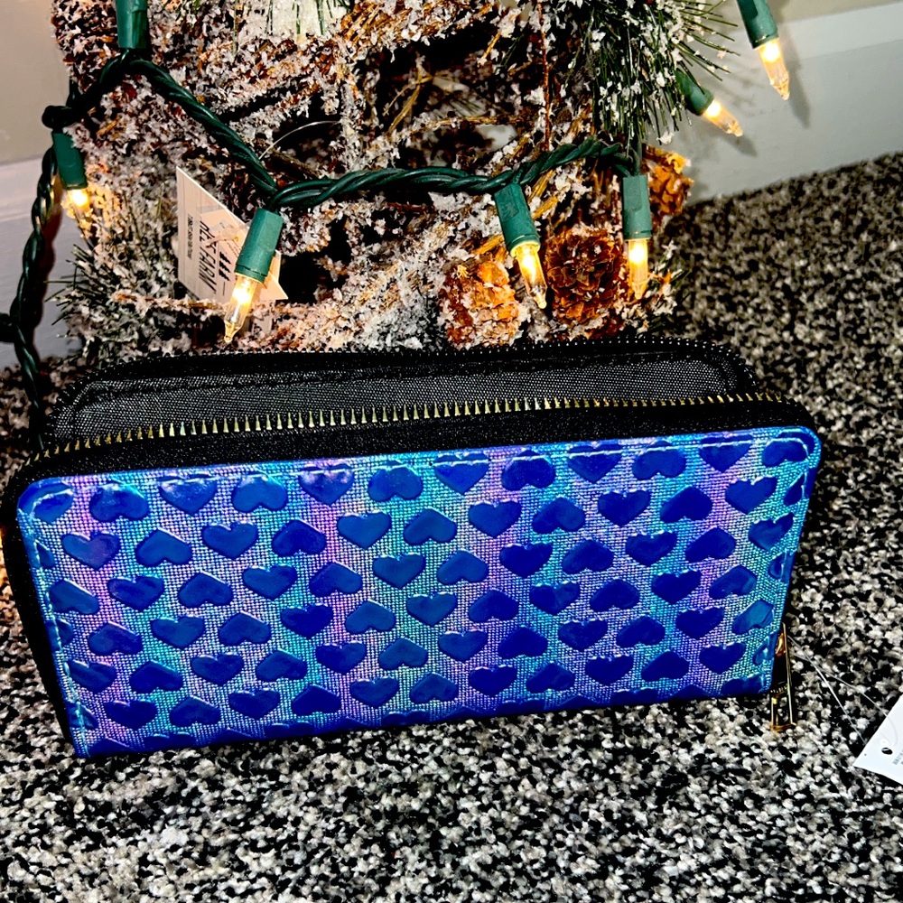 Non branded wallet/wristlet